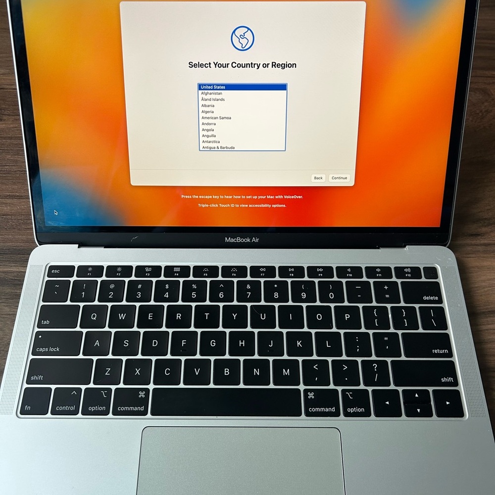 Apple MacBook 13” - Picture 3 of 6